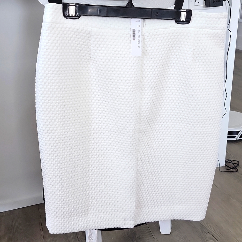 White pencil skirt